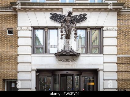 Das Resident Soho ist ein Hotel im Herzen des Londoner West End. Selene, die erstaunliche Skulptur ist nach der griechischen Göttin des Mondes und der Magie benannt. Stockfoto