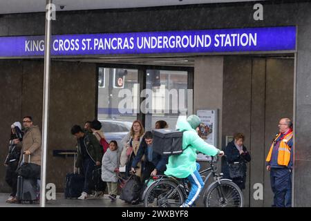 London, Großbritannien. März 2024. Blick auf die U-Bahnstation King's Cross St Pancras in London. (Credit Image: © Steve Taylor/SOPA Images via ZUMA Press Wire) NUR REDAKTIONELLE VERWENDUNG! Nicht für kommerzielle ZWECKE! Stockfoto