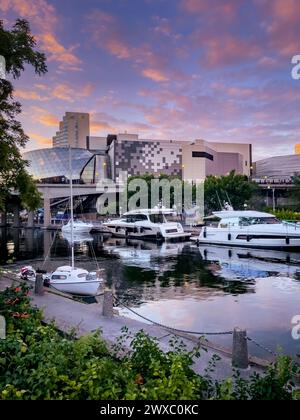 Boote auf dem Rideau Canal mit Sonnenuntergang, Downtown Ottawa, Ontario, Kanada Stockfoto