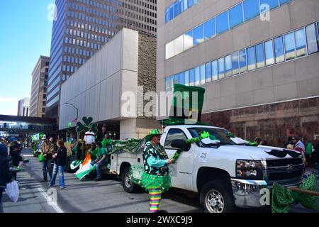 Des Moines, Iowa, USA - 16. März 2024: St. Patrick Parade in des Moines Iowa Stockfoto