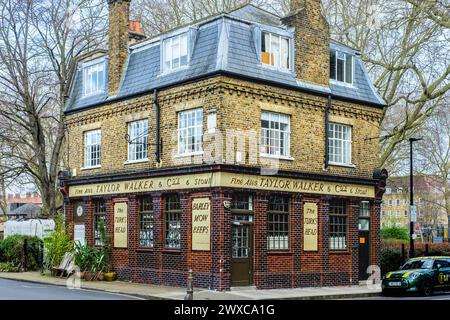 The Turk's Head, Wapping, ehemaliger Pub, jetzt französisch-englisches Bistro Bardot. Stockfoto