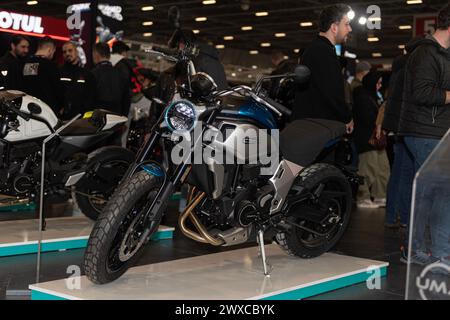 ISTANBUL, TURKIYE – 29. APRIL 2023: Motorrad CF MOTO CLX auf der Motobike Istanbul 2024 im Istanbul Expo Center (IFM) zu sehen. Stockfoto