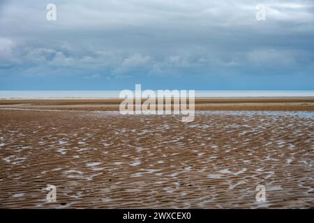 Cumber Sands an einem Herbsttag, Blick auf den Strand und den Ärmelkanal, East Sussex, England Stockfoto