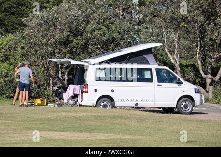 Volkswagen VW Trakkadu, australischer Umbau von T6.1 VW Transporter LWB, Palm Beach in Sydney, Australien Stockfoto