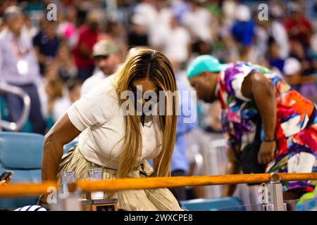 MIAMI GARDENS, FLORIDA - 29. MÄRZ: Serena Williams nimmt am 29. März 2024 am 14. Tag der Miami Open im Hard Rock Stadium in Miami Gardens, Florida Teil. (Foto: Mauricio Paiz) Stockfoto