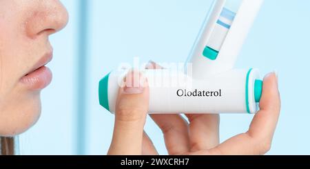 Olodaterol medizinischer Inhalator, konzeptuelles Bild. Eine Kombination aus einem langwirksamen Muskarinantagonisten (LAMA) und einem langwirksamen Beta2-Agonisten (LABA) zur Behandlung der COPD (chronisch obstruktive Lungenerkrankung). Stockfoto