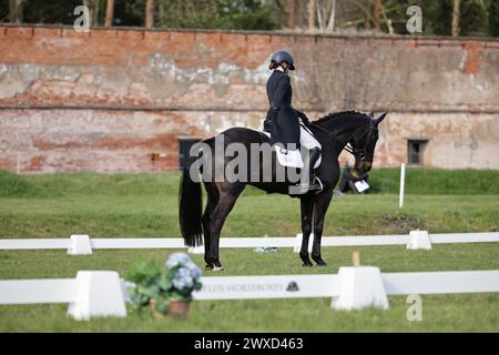 Holly Richardson aus dem Vereinigten Königreich mit Bally Louis während der CCI4*-S Grantham Cup Dressur beim Thoresby Park International Eventing Spring Carnival am 29. März 2024, Thoresby Park, Vereinigtes Königreich (Foto: Maxime David - MXIMD Pictures) Stockfoto