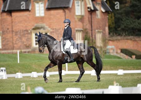 Holly Richardson aus dem Vereinigten Königreich mit Bally Louis während der CCI4*-S Grantham Cup Dressur beim Thoresby Park International Eventing Spring Carnival am 29. März 2024, Thoresby Park, Vereinigtes Königreich (Foto: Maxime David - MXIMD Pictures) Stockfoto