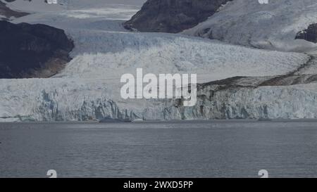 Bootstour auf dem mächtigen Spegazzini-Gletscher in Argentinien Stockfoto