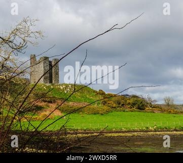 Castleward, County Down, Nordirland 15. März 2024 – Audley’s Castle ist ein Tower House aus dem 15. Jahrhundert in County Down, das als Filmset für fernsehserien genutzt wird Stockfoto