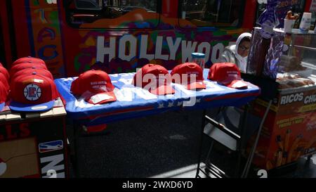 Hollywood, Kalifornien, USA 29. März 2024 Make America Great Again Caps zum Verkauf am Donald Trump Hollywood Walk of Fame Star am Hollywood Blvd am 29. März 2024 in Hollywood, Kalifornien, USA. Foto: Barry King/Alamy Stock Photo Stockfoto