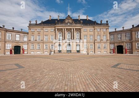 Schloss Amalienborg (offizielle Residenz der dänischen Königsfamilie) in Kopenhagen, Dänemark Stockfoto