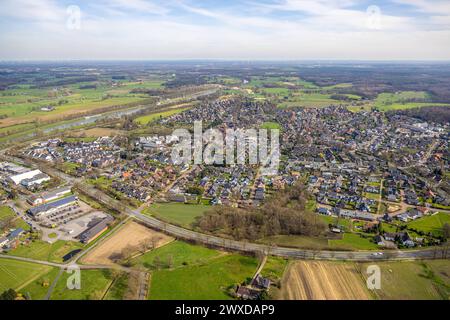 Luftbild, Wohngebiet Ortsansicht mit Fernsicht und Wesel-Datteln-Kanal, Hünxe, Nordrhein-Westfalen, Deutschland ACHTUNGxMINDESTHONORARx60xEURO *** Luftbild, Wohngebiet Ortsansicht mit Fernsicht und Wesel-Datteln-Kanal, Hünxe, Nordrhein-Westfalen, Deutschland ATTENTIONxMINDESTHONORARx60xEURO Stockfoto