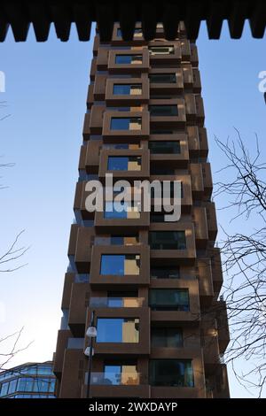 Norra Tornen neben dem neuen Universitätskrankenhaus Karolinska. Stockfoto