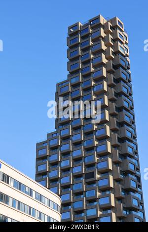 Norra Tornen neben dem neuen Universitätskrankenhaus Karolinska. Stockfoto