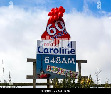 Radio Caroline Piratenradio 60 Jahre alt Happy Birthday Ballons und Poster, Suffolk, England, Großbritannien Stockfoto