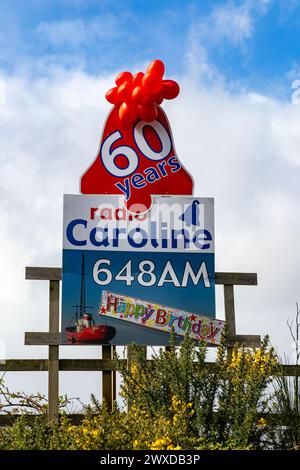 Radio Caroline Piratenradio 60 Jahre alt Happy Birthday Ballons und Poster, Suffolk, England, Großbritannien Stockfoto