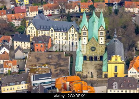 Luftbild, Altstadt, Wallfahrtsbasilika Mariä Heimsuchung Kirche, Pilgerkloster Werl, Werl, Nordrhein-Westfalen, Deutschland ACHTUNGxMINDESTHONORARx60xEURO *** Luftbild, Wallfahrtsbasilika Marienkirche, Wallfahrtskirche Werl, Kloster Werl, Nordrhein-Westfalen, Deutschland ATTENTIONxMINDESTHONORARx60xEURO Stockfoto