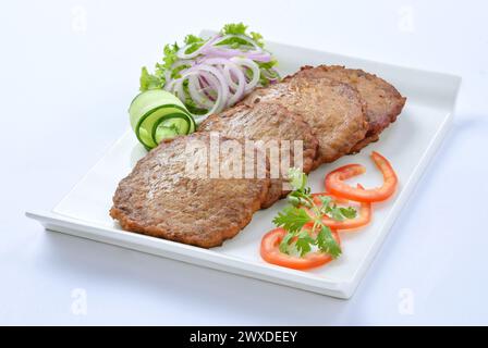 Chapli Kabab, Ein köstliches Essen, gehört zu Pakistans Region KPK. Es ist sehr lecker, zubereitet von Rindfleisch oder Hühnchen Meet. Stockfoto