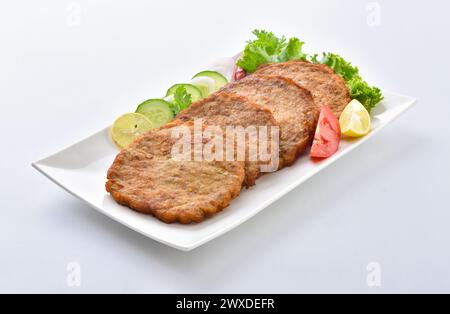 Chapli Kabab, Ein köstliches Essen, gehört zu Pakistans Region KPK. Es ist sehr lecker, zubereitet von Rindfleisch oder Hühnchen Meet. Stockfoto