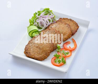 Chapli Kabab, Ein köstliches Essen, gehört zu Pakistans Region KPK. Es ist sehr lecker, zubereitet von Rindfleisch oder Hühnchen Meet. Stockfoto