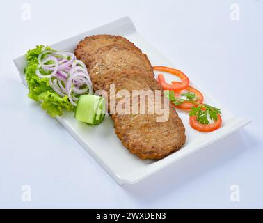 Chapli Kabab, Ein köstliches Essen, gehört zu Pakistans Region KPK. Es ist sehr lecker, zubereitet von Rindfleisch oder Hühnchen Meet. Stockfoto