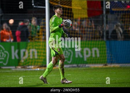 Torhüter Mike Penders (1) aus Belgien, dargestellt während eines Fußballspiels zwischen den belgischen U19-Nationalmannschaften und den Niederlanden am 3. Spieltag in der Gruppe 2 der UEFA-U19-Elite-Runde am Donnerstag, den 26. März 2024 in Veendam , Niederlande . FOTO SPORTPIX | David Catry Stockfoto