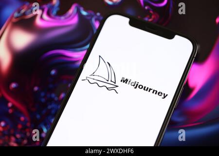 KIEW, UKRAINE - 17. MÄRZ 2024 MidJourney-Logo auf dem iPhone-Display mit Hintergrund der künstlichen Intelligenz futuristischen Ai-generierten Bild Nahaufnahme Stockfoto