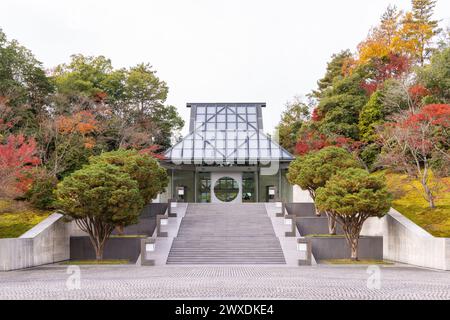 Das Miho Museum wurde vom Architekten I.M. Pei entworfen und befindet sich südöstlich von Kyoto, Japan, im Viertel Shigaraki der Stadt Kōka in der Präfektur Shiga Stockfoto