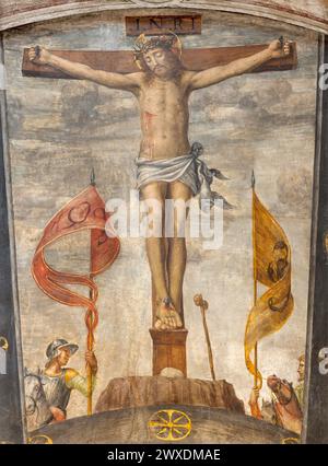 MAILAND, ITALIEN - 7. MÄRZ 2024: Das Renaissance-Fresko der Kreuzigung - Cappella della Passione in San Giorgio in der Kirche Palazo von Bernardino Luini Stockfoto