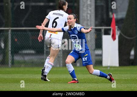 Oostakker, Belgien. 30. März 2024. Gaelle Nierynck (3) von AA Gent während eines Frauenfußballspiels zwischen KAA Gent und OH Leuven am 2. Spieltag von PO1 in der Saison 2023-2024 der belgischen Lotto Womens Super League am Samstag, den 24. März 2024 in Oostakker, BELGIEN. Quelle: Sportpix/Alamy Live News Stockfoto