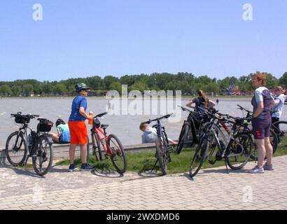 Touristen am Neusiedler See, beliebtes Reiseziel für Freizeitaktivitäten in Österreich Stockfoto