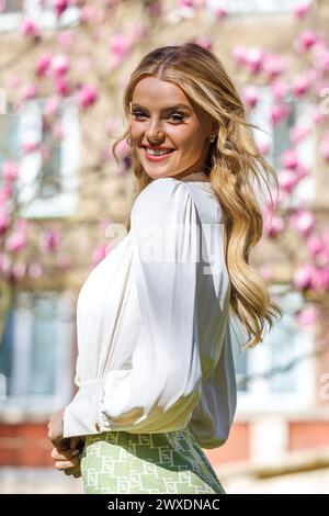 Die tschechische Gewinnerin des internationalen Schönheitswettbewerbs Miss World Krystyna Pyszkova besuchte die SANTE geschützte Wohnung in Havirov, Tschechien, Marc Stockfoto