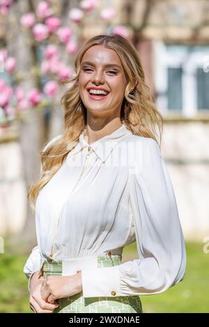 Die tschechische Gewinnerin des internationalen Schönheitswettbewerbs Miss World Krystyna Pyszkova besuchte die SANTE geschützte Wohnung in Havirov, Tschechien, Marc Stockfoto