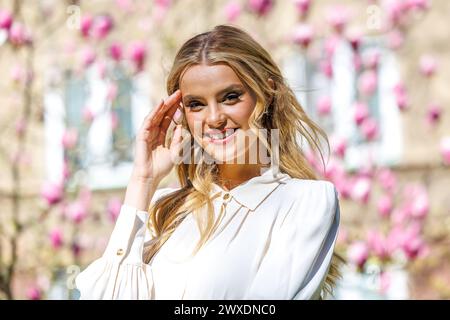 Die tschechische Gewinnerin des internationalen Schönheitswettbewerbs Miss World Krystyna Pyszkova besuchte die SANTE geschützte Wohnung in Havirov, Tschechien, Marc Stockfoto