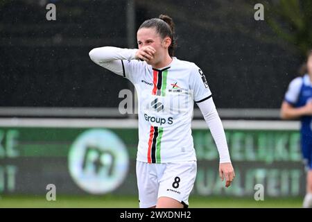 Oostakker, Belgien. 30. März 2024. Marie Detruyer (8) von OHL, dargestellt während eines Frauenfußballspiels zwischen KAA Gent und OH Leuven am 2. Spieltag von PO1 in der Saison 2023-2024 der belgischen Lotto Womens Super League, am Samstag, den 24. März 2024 in Oostakker, BELGIEN. Quelle: Sportpix/Alamy Live News Stockfoto