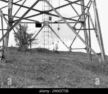 Landkreis Arges, Sozialistische Republik Rumänien, ca. 1979. Seilbahn für den Transport von Felsen aus einem Steinbruch. Stockfoto