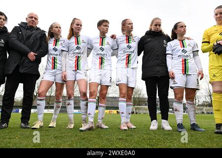 Oostakker, Belgien. 30. März 2024. Die Spieler von OHL wurden nach einem Frauenfußballspiel zwischen KAA Gent und OH Leuven am 2. Spieltag von PO1 in der Saison 2023-2024 der Belgischen Lotto Womens Super League am Samstag, den 24. März 2024 in Oostakker, BELGIEN, dargestellt. Quelle: Sportpix/Alamy Live News Stockfoto