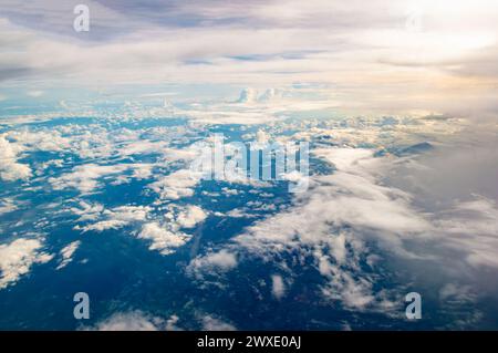 Vogelperspektive von Altrostratus und Altocumulus-Wolke Stockfoto