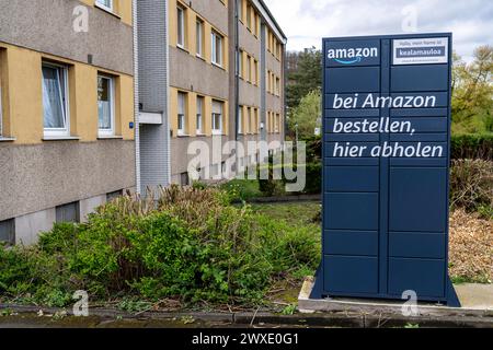 Amazon locker, Abholstation für Pakete, Warensendungen in einer Wohnsiedlung, in Hagen Vorhalle, NRW, Deutschland Amazon locker *** Amazon locker, Abholstation für Pakete und Sendungen in einem Wohngebiet, in Hagen Vorhalle, NRW, Deutschland Amazon locker Stockfoto