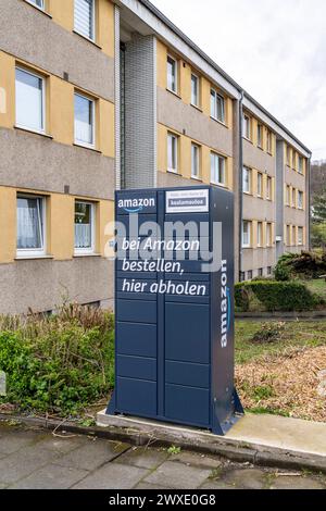 Amazon locker, Abholstation für Pakete, Warensendungen in einer Wohnsiedlung, in Hagen Vorhalle, NRW, Deutschland Amazon locker *** Amazon locker, Abholstation für Pakete und Sendungen in einem Wohngebiet, in Hagen Vorhalle, NRW, Deutschland Amazon locker Stockfoto