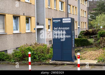 Amazon locker, Abholstation für Pakete, Warensendungen in einer Wohnsiedlung, in Hagen Vorhalle, NRW, Deutschland Amazon locker *** Amazon locker, Abholstation für Pakete und Sendungen in einem Wohngebiet, in Hagen Vorhalle, NRW, Deutschland Amazon locker Stockfoto