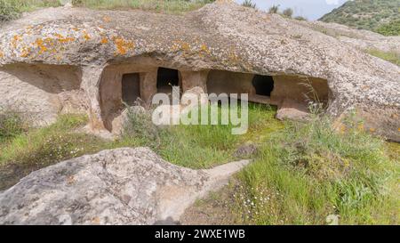 domus de Janas und Nekropole von santu pedru alte Nuragygräber in alghero im Norden sardiniens Stockfoto