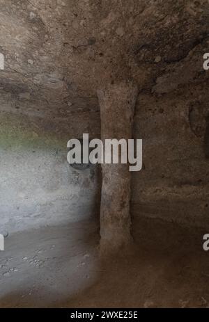 domus de Janas und Nekropole von santu pedru alte Nuragygräber in alghero im Norden sardiniens Stockfoto