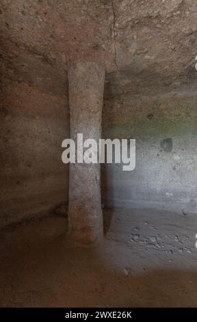 domus de Janas und Nekropole von santu pedru alte Nuragygräber in alghero im Norden sardiniens Stockfoto