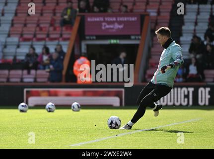 Vitality Stadium, Boscombe, Dorset, Großbritannien. 30. März 2024. Premier League Football, AFC Bournemouth gegen Everton; Neto of Bournemouth wärmt sich auf Credit: Action Plus Sports/Alamy Live News Stockfoto