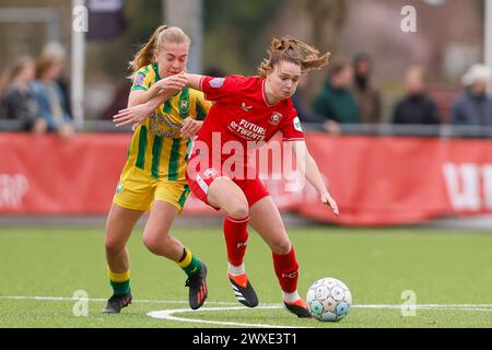 Enschede, Niederlande. 30. März 2024. ENSCHEDE, Sportpark Schreurserve, 30-03-2024, Saison 2023/2024, Azerion Vrouwen Eredivisie. Während des Spiels Twente - ADO den Haag (Frauen), Endergebnis 1:0, FC Twente-Spielerin Marisa Olislagers Credit: Pro Shots/Alamy Live News Stockfoto