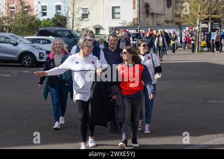 Bristol, Großbritannien. 30. März 2024. Rugby-Fans kommen für die England gegen Wales im Ashton Gate Stadium für die Guinness Women's Six Nations an. Bristol, UK Credit: ️ Elsie Kibue/Alamy Live News Stockfoto