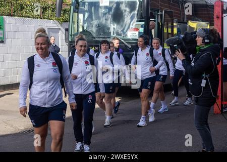 Bristol, Großbritannien. 30. März 2024. Die englische Mannschaft kommt für die England gegen Wales im Ashton Gate Stadium für die Guinness Women's Six Nations an. Bristol, UK Credit: ️ Elsie Kibue/Alamy Live News Stockfoto