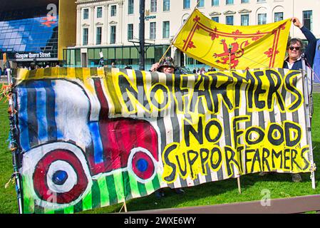 Glasgow, Schottland, Großbritannien. 30. März 2024: Bauern protestieren heute Nachmittag auf dem george Square vor dem Sitz der Stadtkammern gegen die WHO und ihre Politik. Credit Gerard Ferry /Alamy Live News Stockfoto